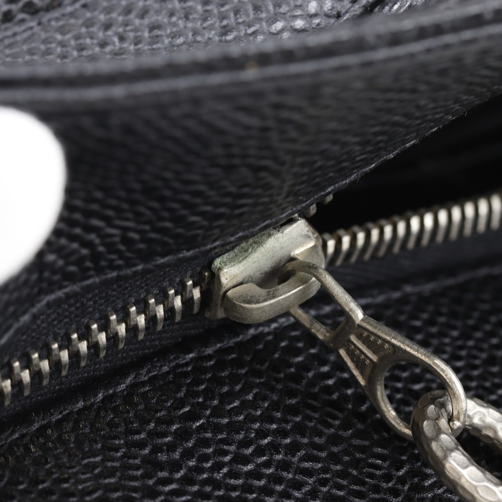 Chanel Medallion Tote Bag (A01804), a reissue tote bag made of caviar leather... - Picture 12 of 15